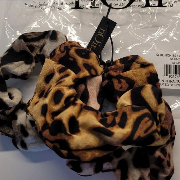Noir Set of 3 Lepard Scrunchies - Picture 3 of 3